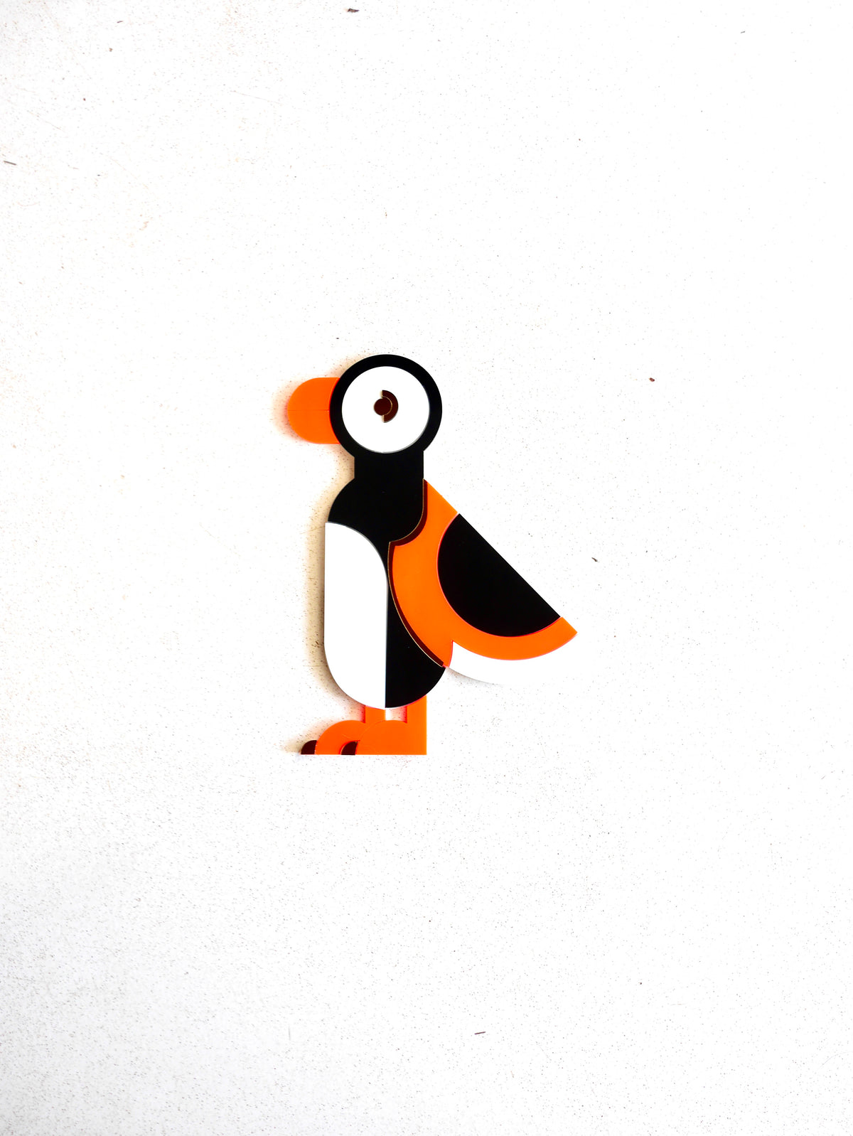 Pingouin décoratif mural en plexiglas coloré fabriqué artisanalement à Lille