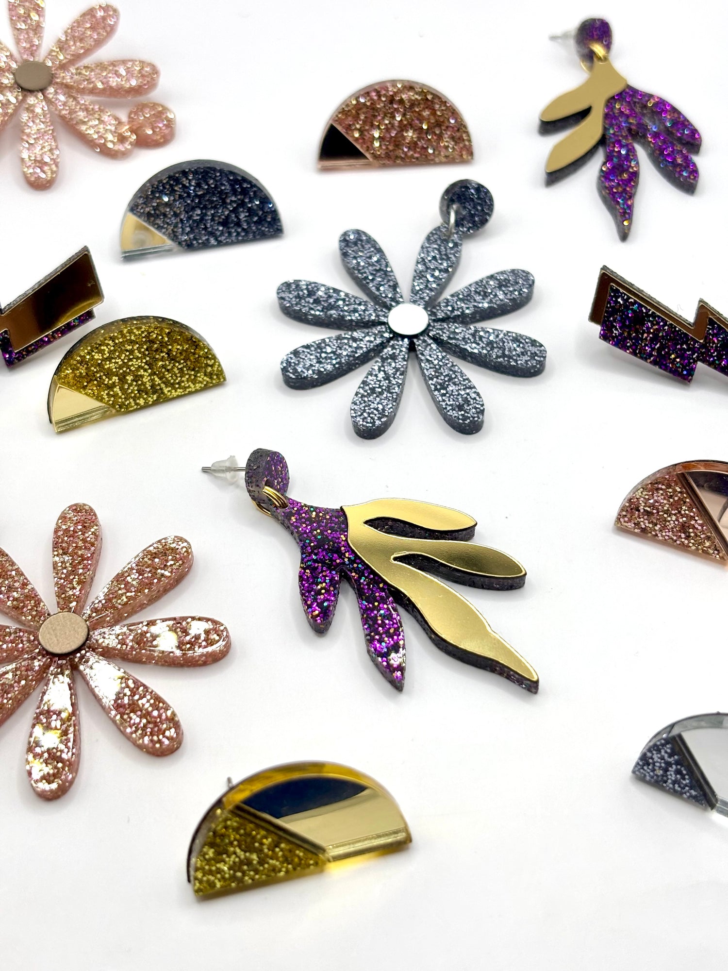 Bijoux asymétriques à paillettes