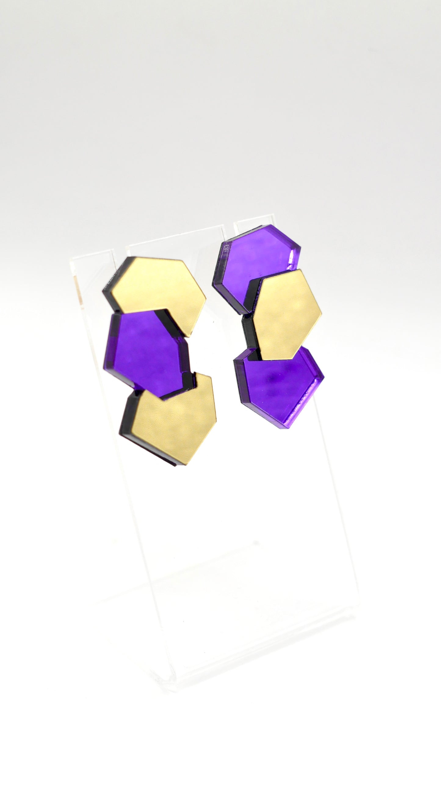 Boucles d’oreilles Björn asymétriques, violet miroir  