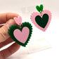 Boucles d’oreilles Amor vert et rose, bijou asymétrique élégant Alicia C