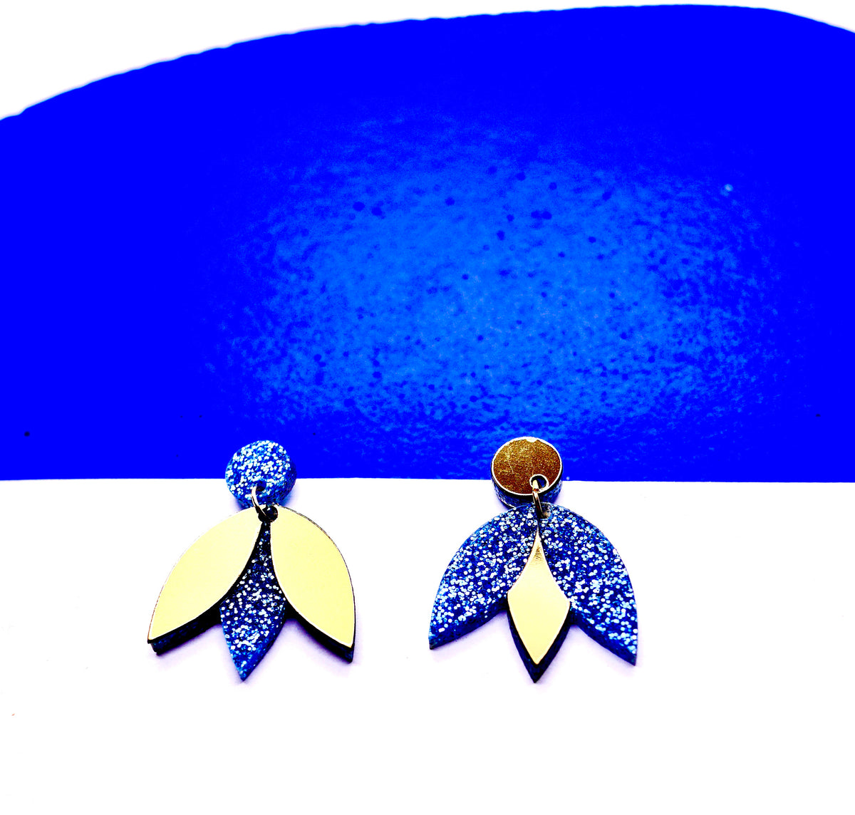 Boucles d'oreilles Aliocha bleu paillettes, bijou créateur fait main à Lille