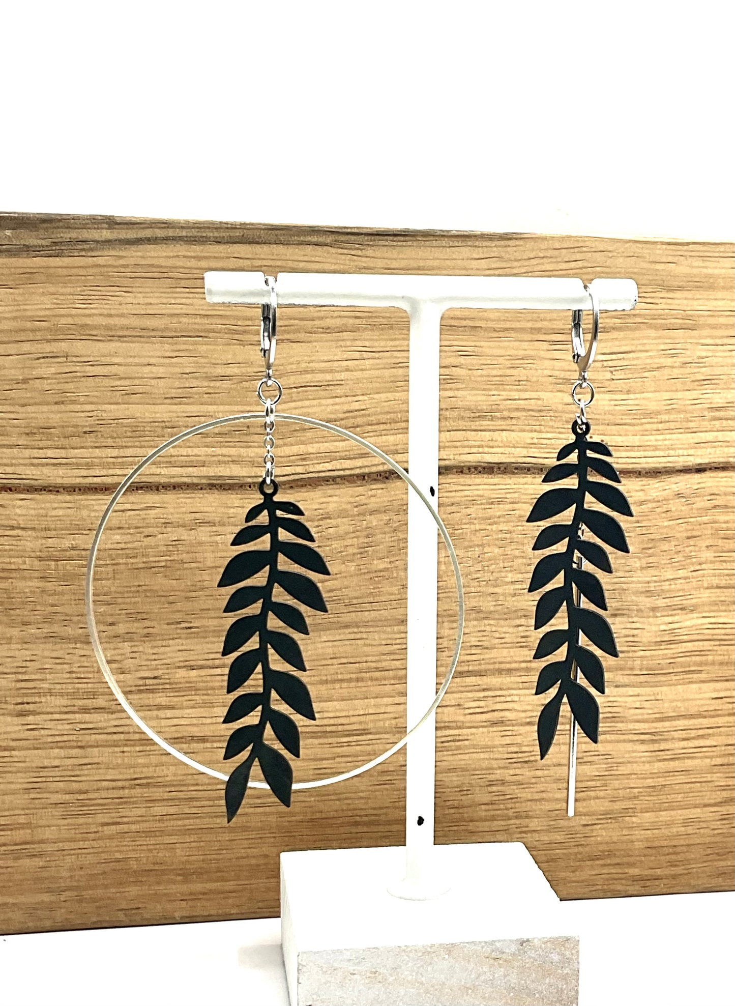 Boucles d’oreilles liane en laiton argenté et noir
