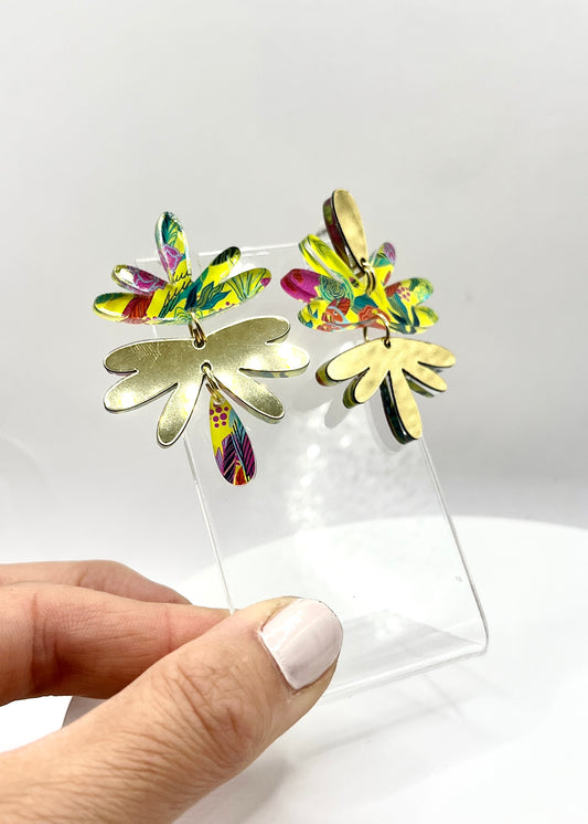 Boucles d’oreilles asymétriques heli motif tropical
