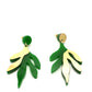 Boucles d'oreilles Sacha vert, design floral asymétrique