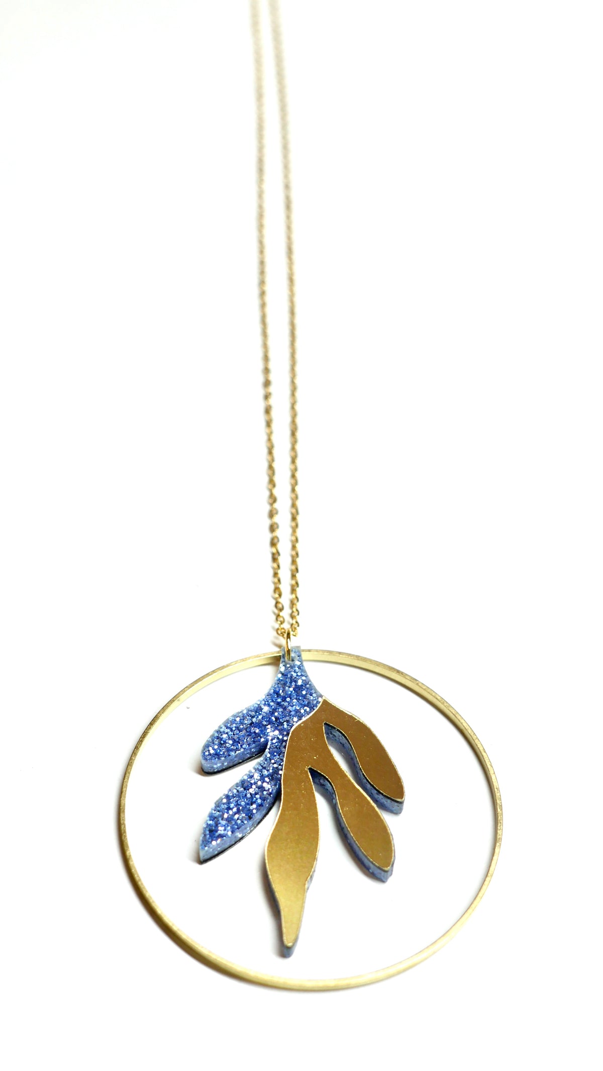 Collier artisanal plexiglass bleu pailleté 