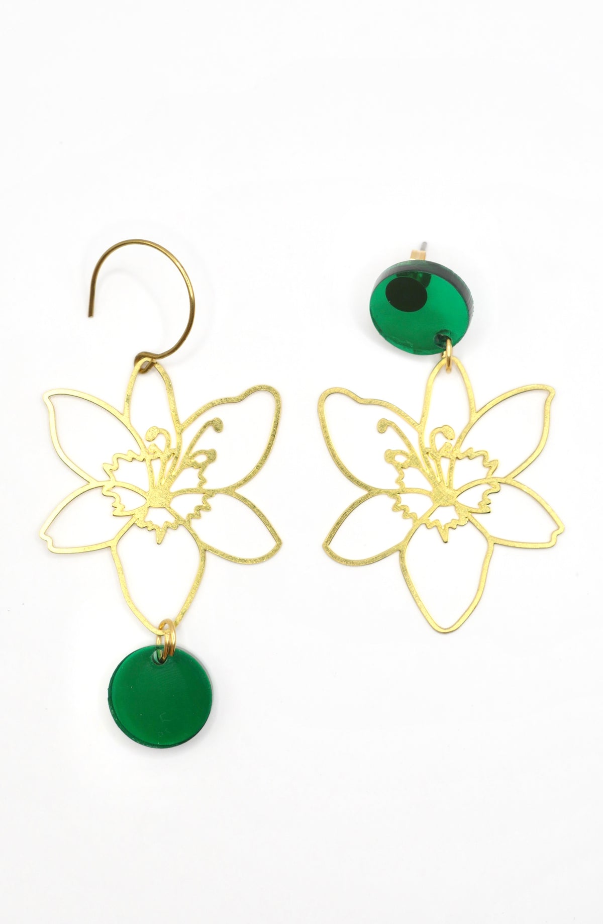 Boucles d’oreilles coquelicot en laiton asymétriques et vert