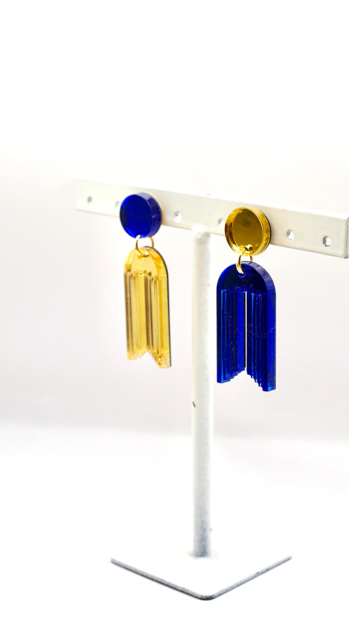 Détail des boucles d’oreilles Zéphyr bleues