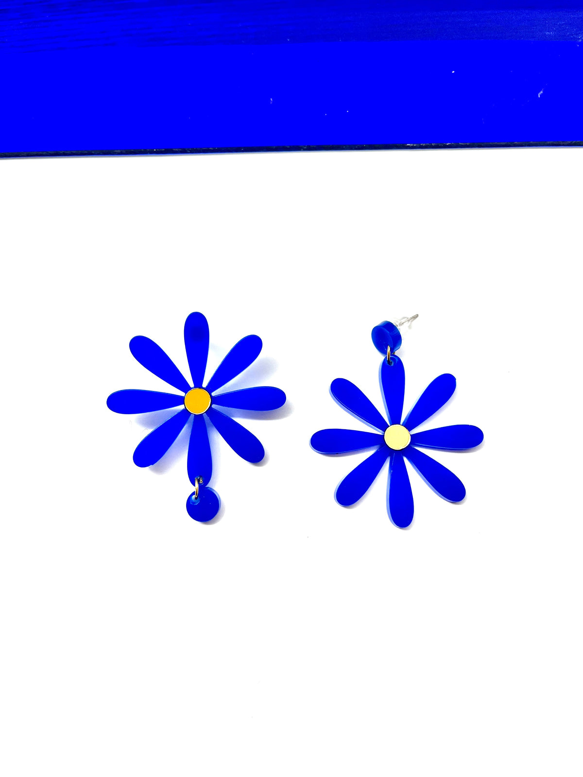 Boucles d’oreilles Daisy bleu klein