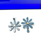 Boucles d’oreilles asymétriques Daisy bleu paillettes 