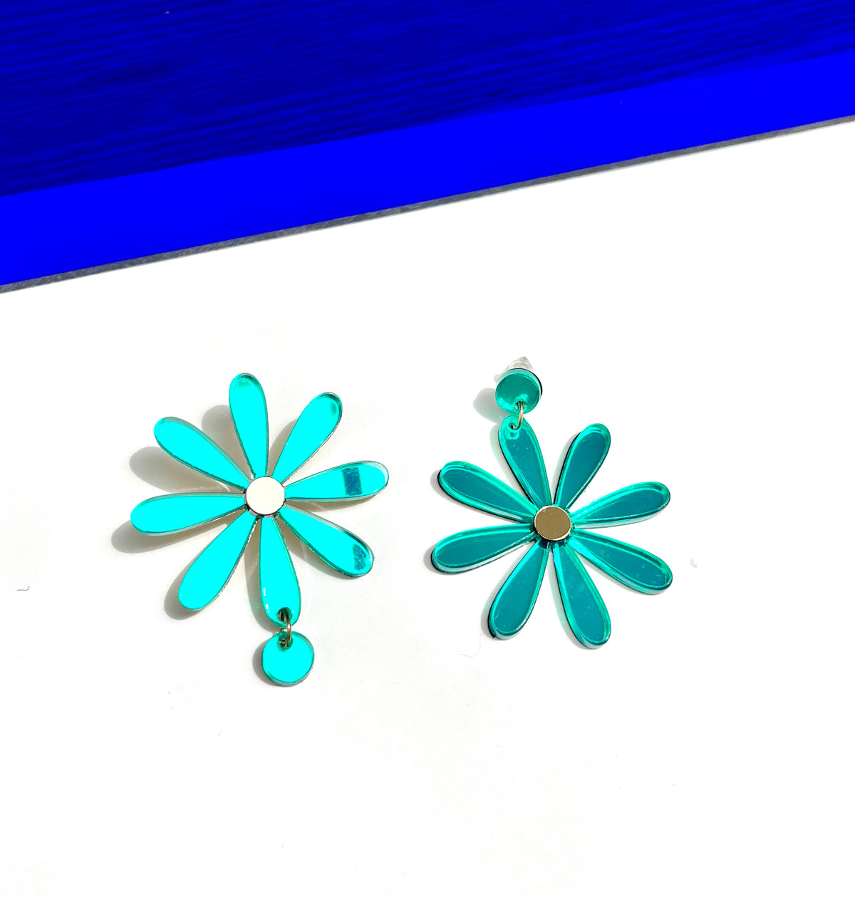 Boucles d’oreilles asymétriques vert miroir 
