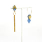 Détail des boucles d’oreilles Carmen bleu paillettes