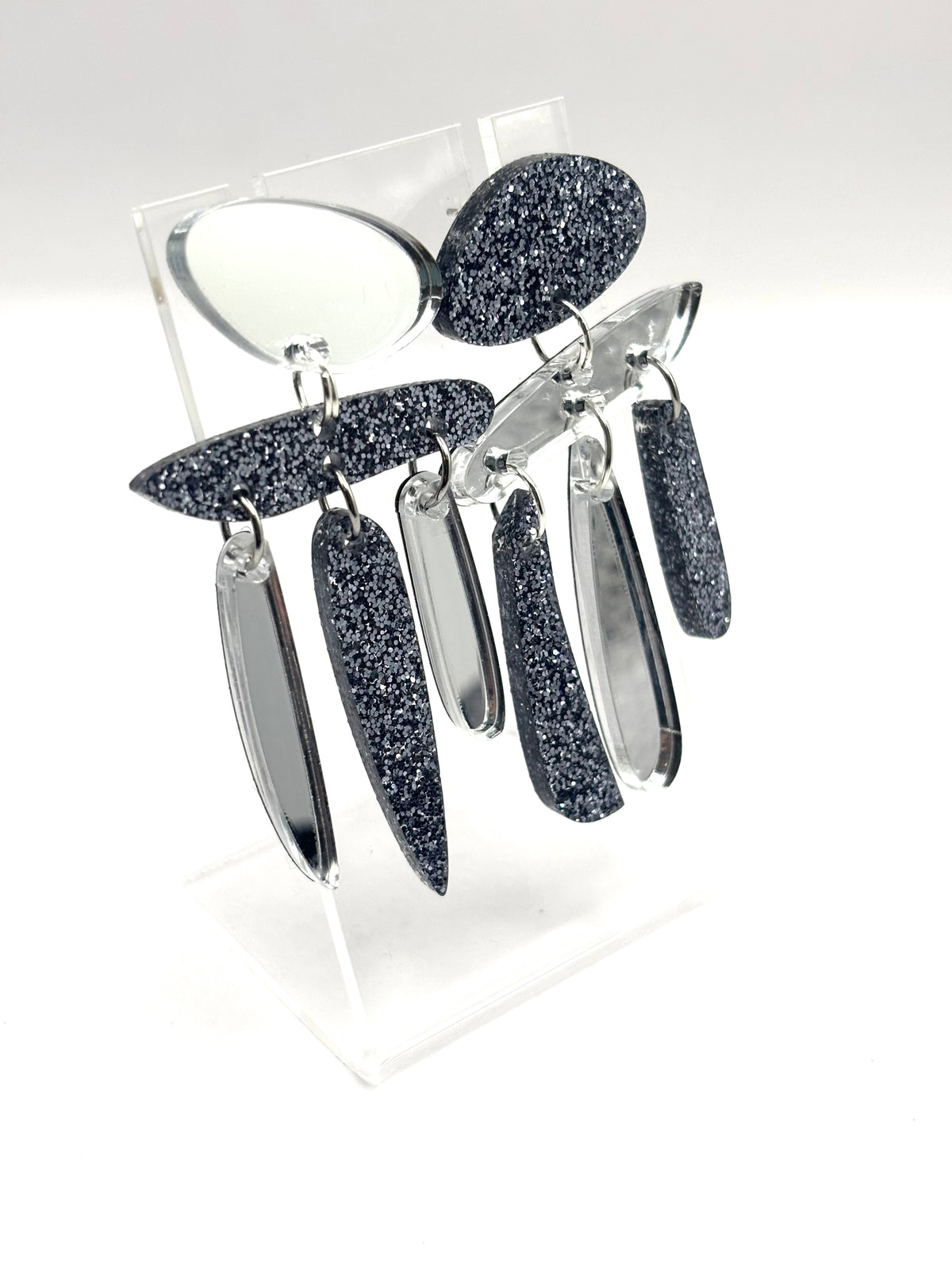 Boucles d’oreilles grises paillettes 