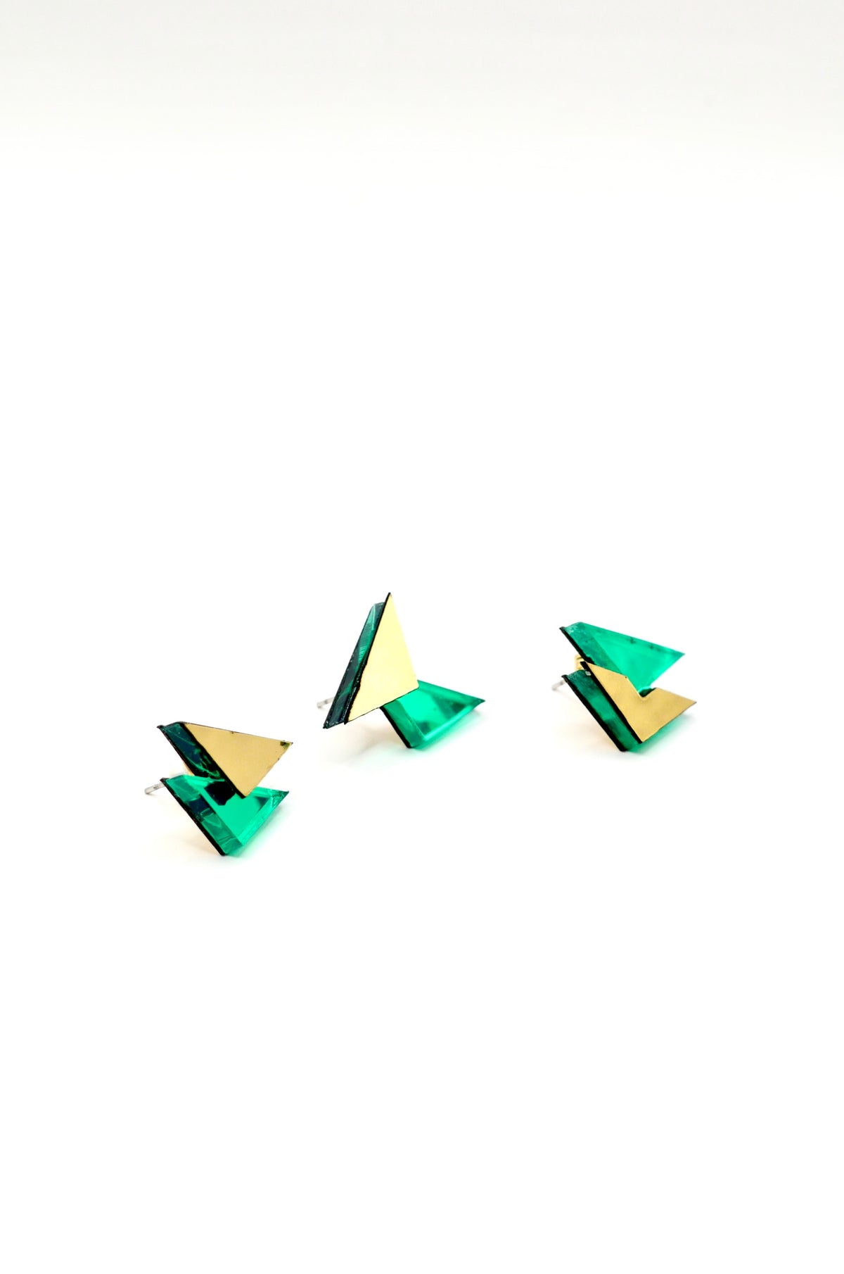 Boucle d’oreille puce Mila vert miroir