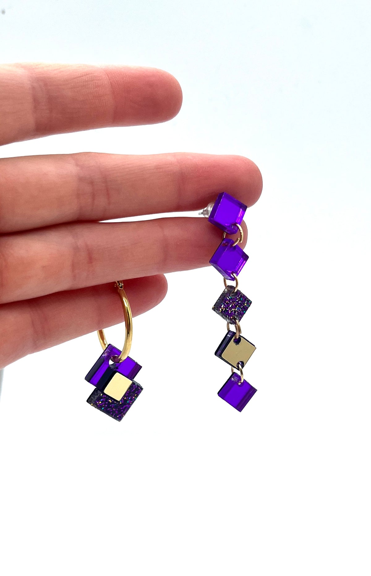 Boucles d’oreilles Saga violet paillettes