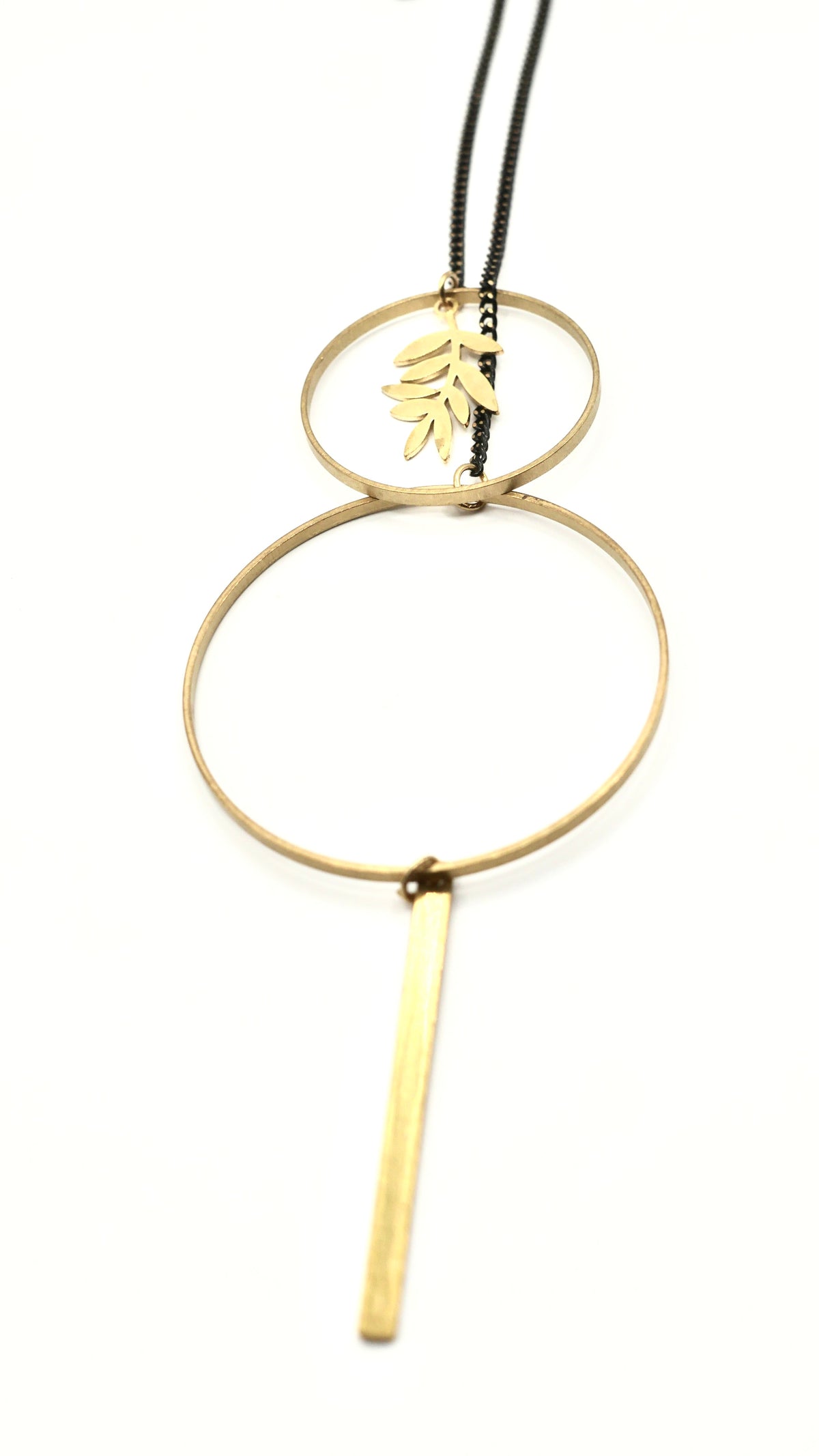Sautoir Amalia, pendentif feuille en laiton sans nickel