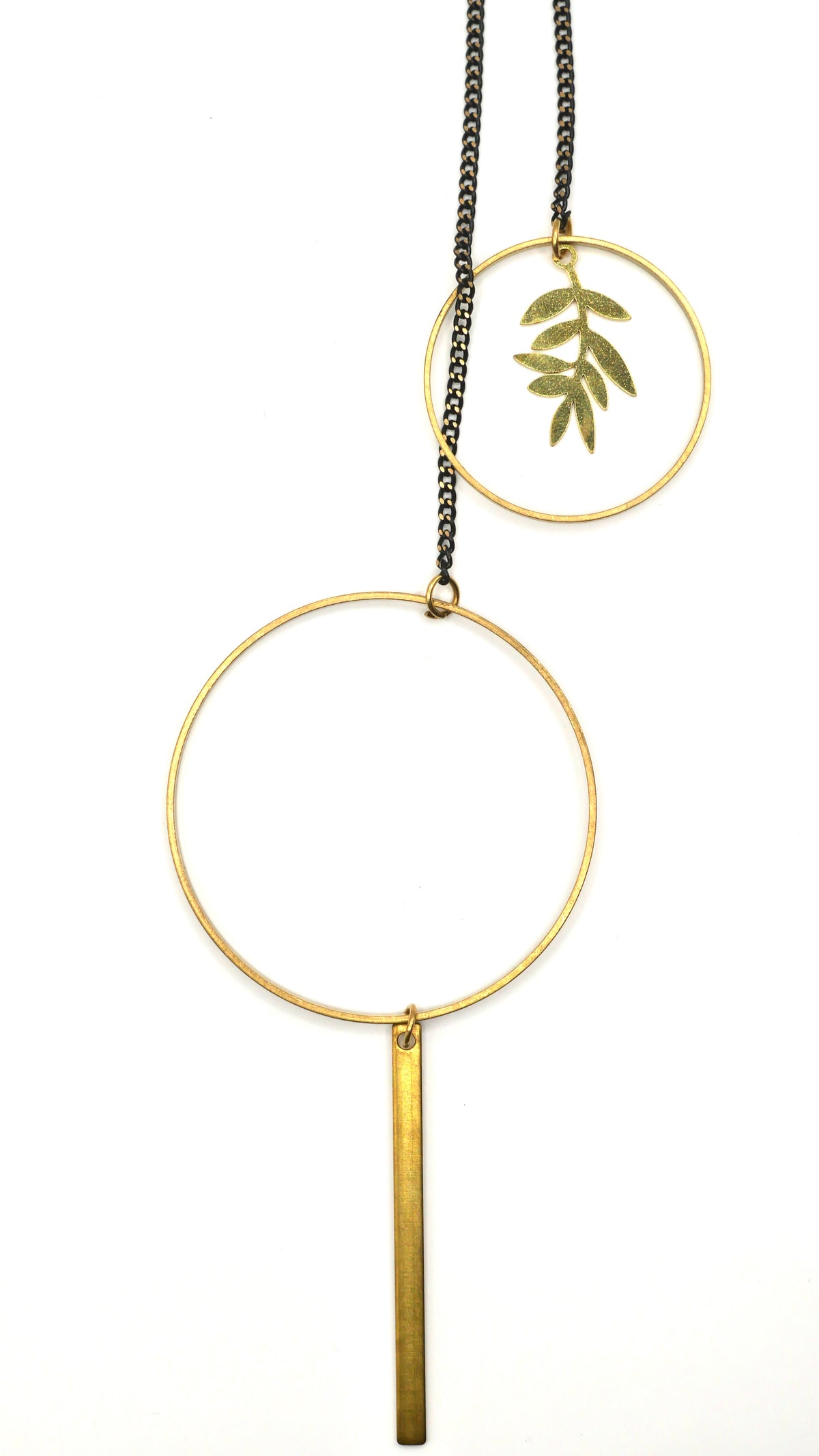 Sautoir Amalia, pendentif feuille en laiton sans nickel