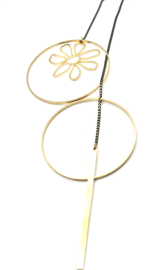 Sautoir Flora en laiton sans nickel, pendentif détail
