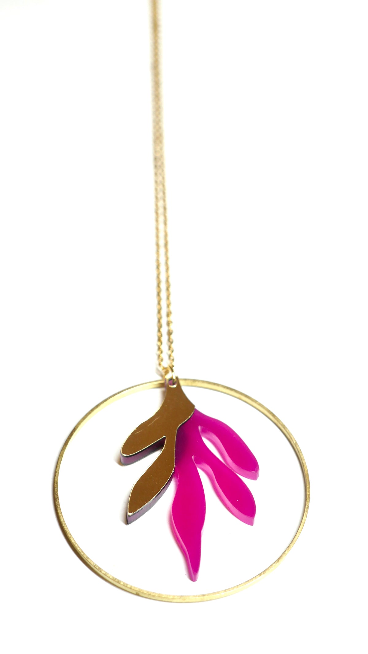 Sautoir artisanal en plexiglass rose 