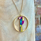 Sautoir toucan violet et vitrail