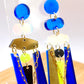 Paire de boucles d’oreilles asymétrique, bleue, jaune et dorée