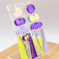 Paire de boucles d’oreilles asymétrique violet et jaune 