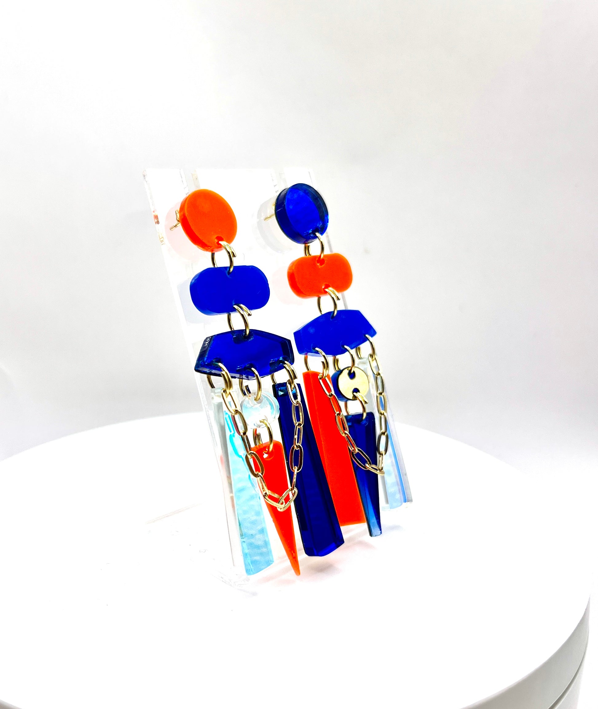 Paire de boucles d’oreilles asymétriques Scandi bleu et orange