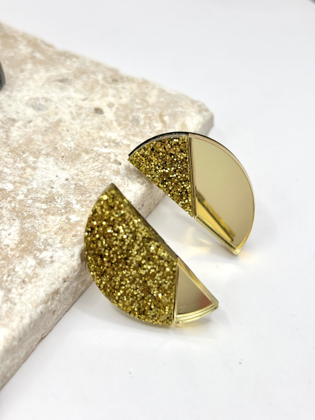 Boucles d’oreilles paillettes dorées asymétriques 