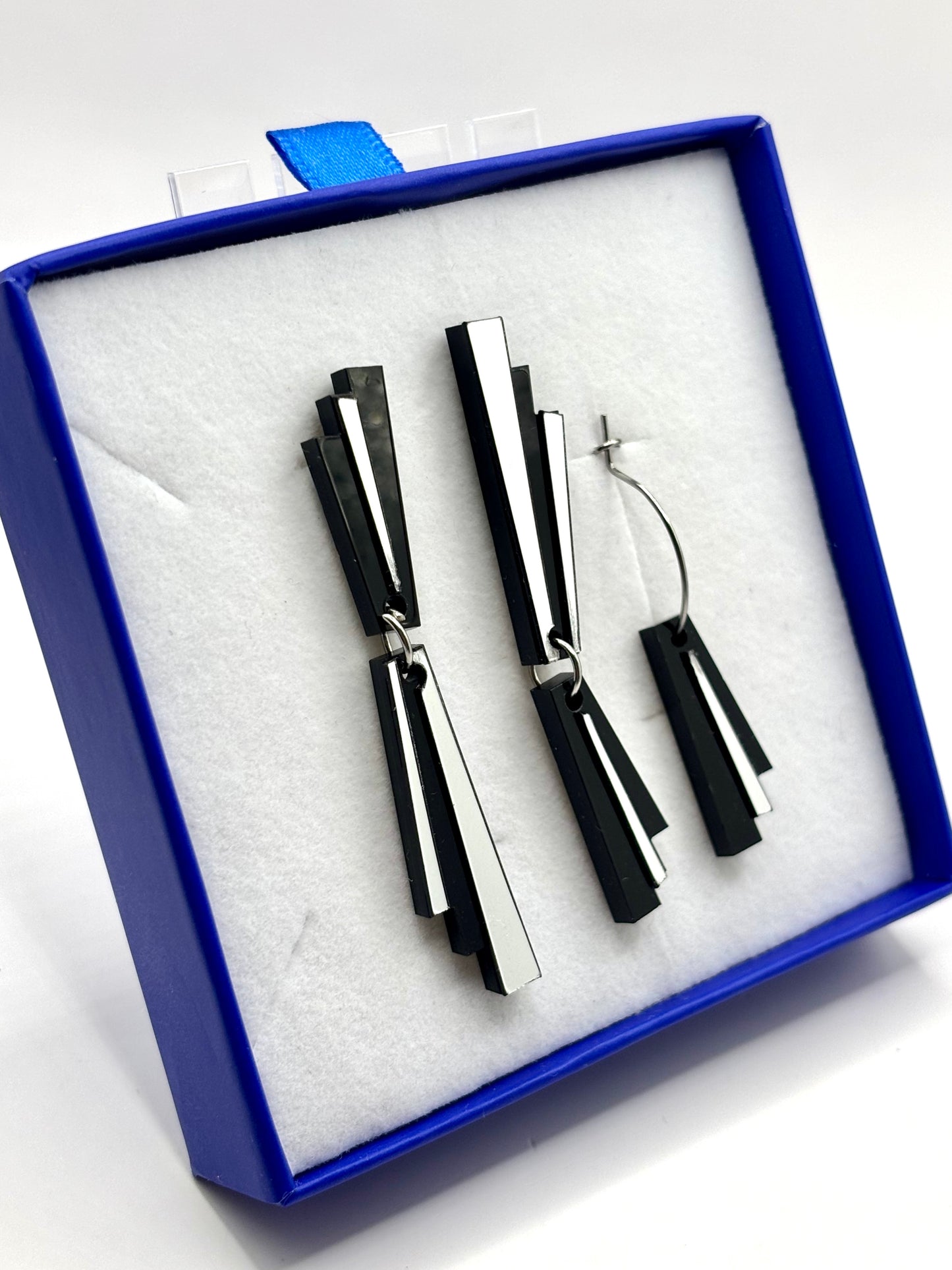 Boucles d’oreilles Erika noir et argenté