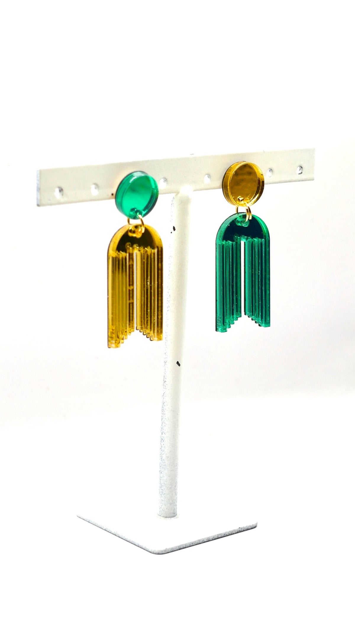 Boucles d’oreilles asymétriques Zéphyr vertes et dorées 