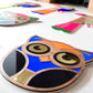 Zoom sur la décoration murale Chouette bleu et orange, fait main en France, plexiglas et bois