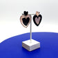 Boucles d’oreilles Amor, rose et noire, fabriquées à Lille 