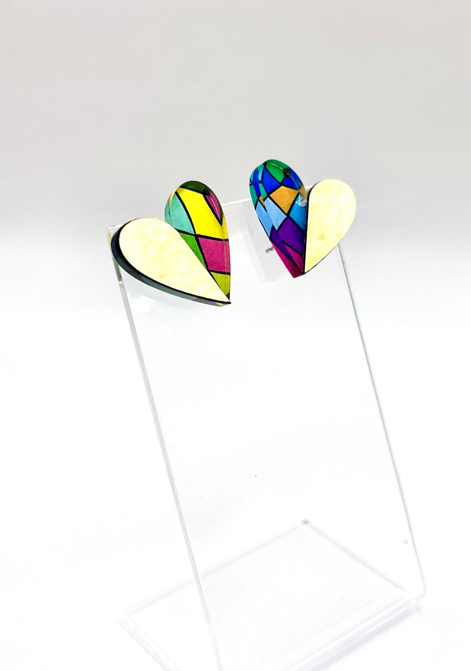 Boucles d'oreilles cœur LOVE multicolores en acrylique fabriquées en France