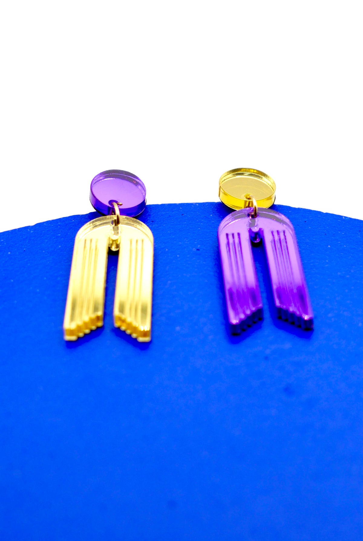 Boucles d’oreilles Zéphyr violet et doré 